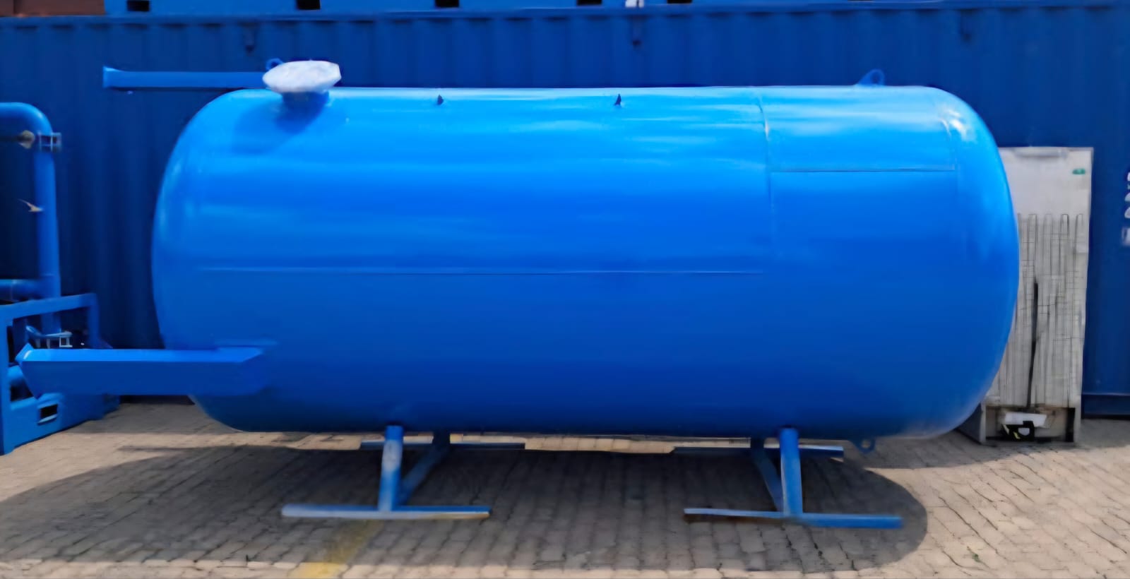 Air receiver / pressure vessel Vertical compressed air receiver pressure vessel supplied and certified by Impact Pneumatics